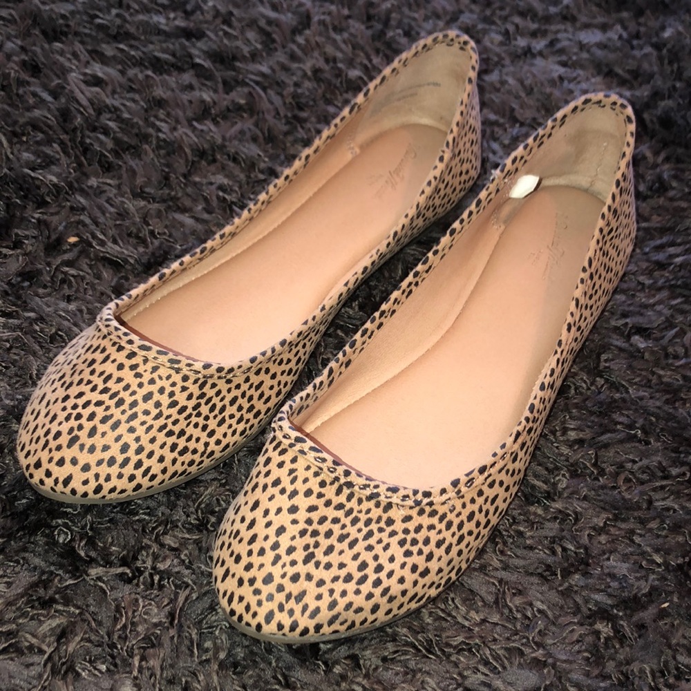 Spotted flats